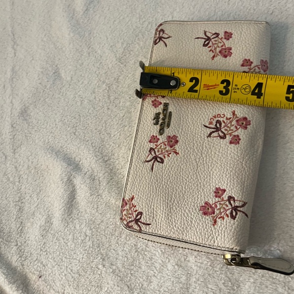 Coach Cream Floral Zip-Around Wallet with Pink Accents - Picture 8 of 9